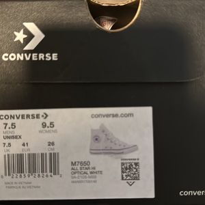 Brand new converse white men 7.5/women 9.5 never been used